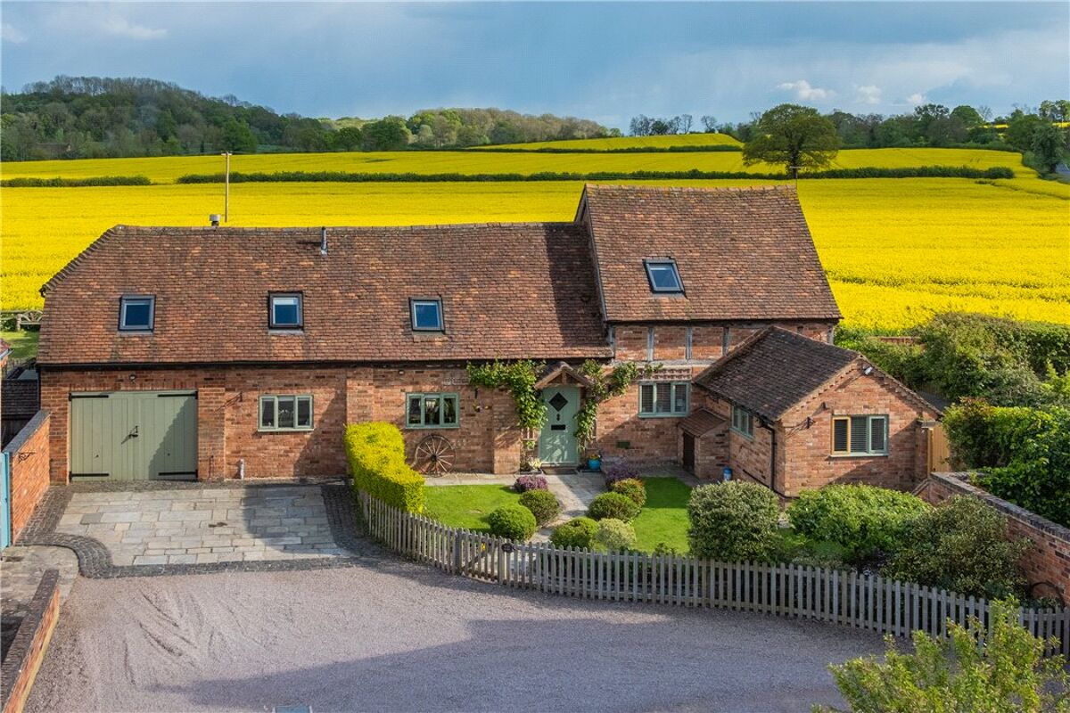 barn conversion for sale in Aston Holdings, Aston Cantlow, Henleyin