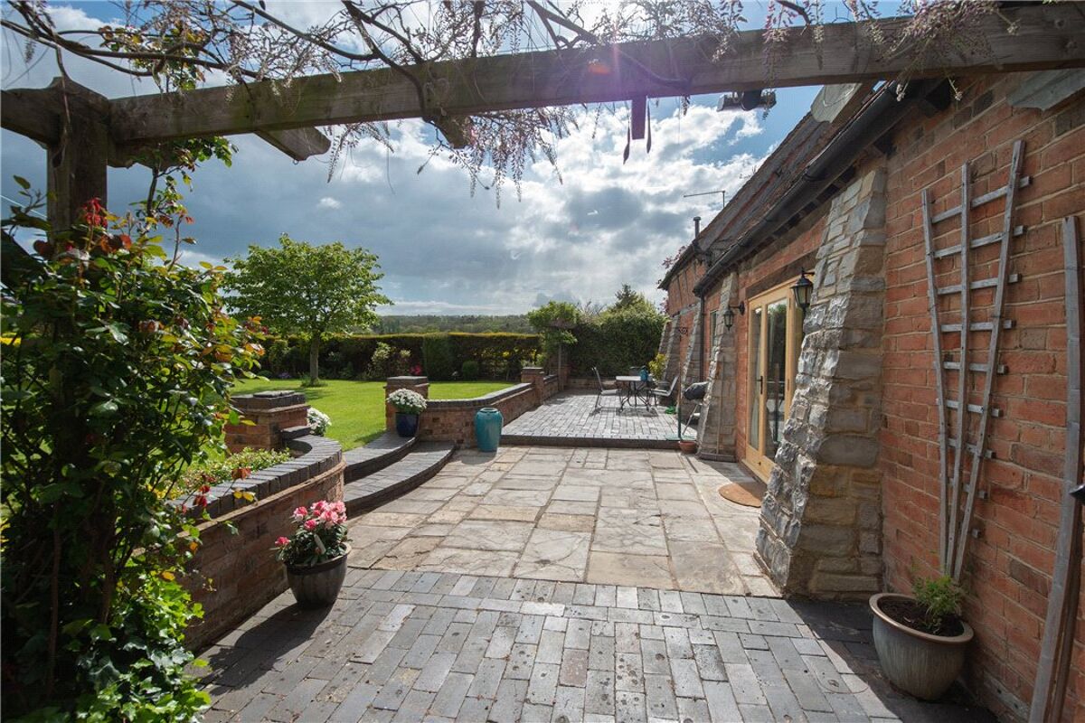 barn conversion for sale in Aston Holdings, Aston Cantlow, Henleyin