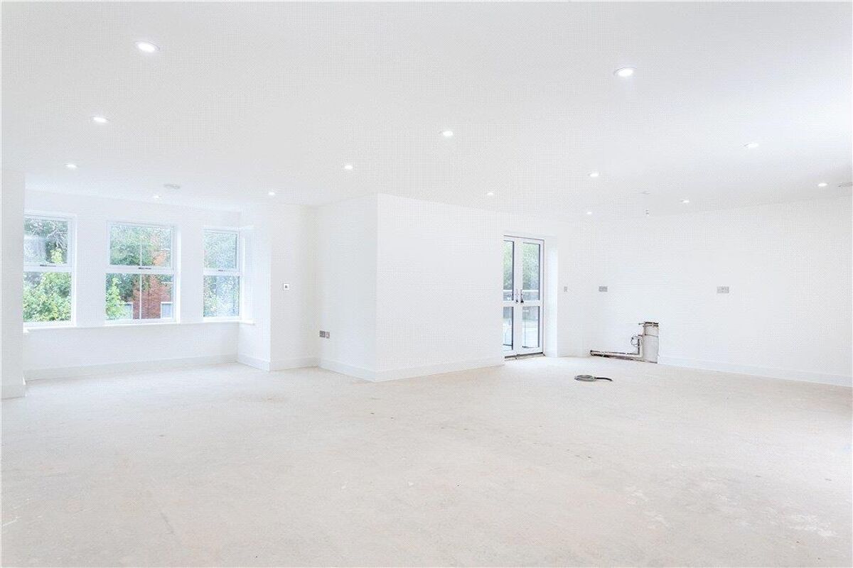 flat for sale in The Limes, Guys Cliffe Avenue, Leamington Spa, CV32