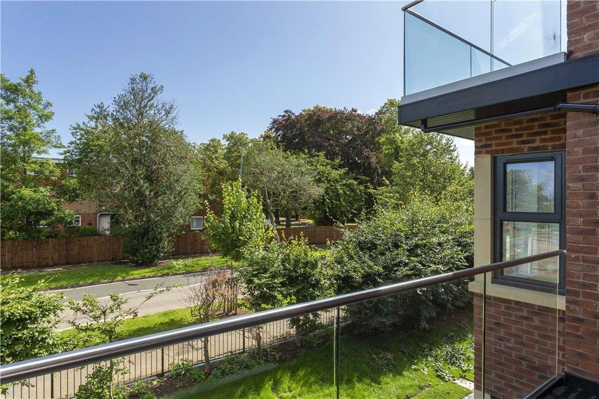 flat for sale in The Limes, Guys Cliffe Avenue, Leamington Spa, CV32