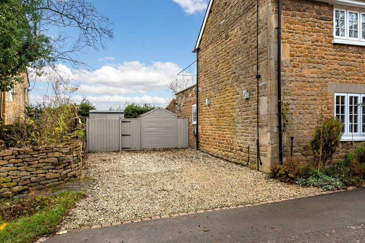 house for sale in SuttonUnderBrailes, Banbury, OX15 STW012033027