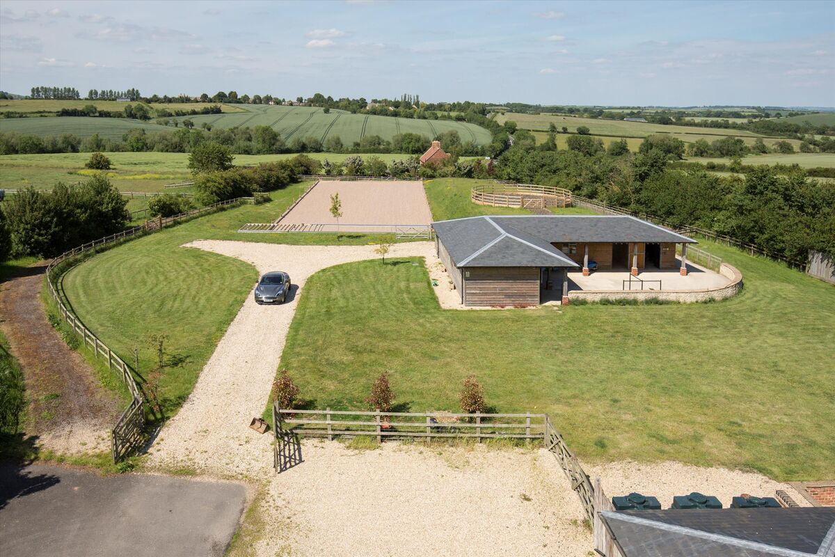 house for sale in Paddle Brook Barns, MoretoninMarsh, Gloucestershire