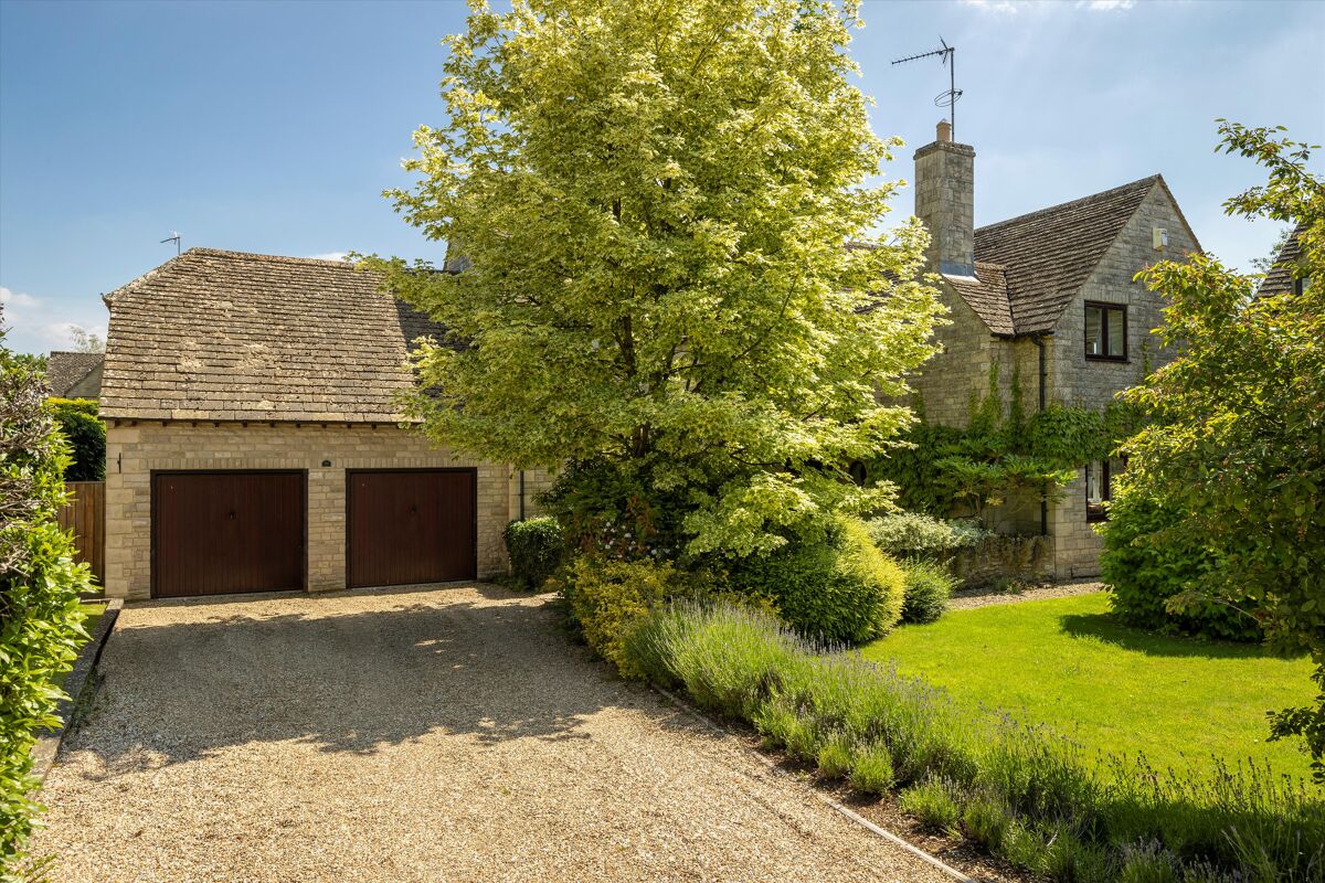 house for sale in Manor Farm Close, Kingham, Chipping Norton