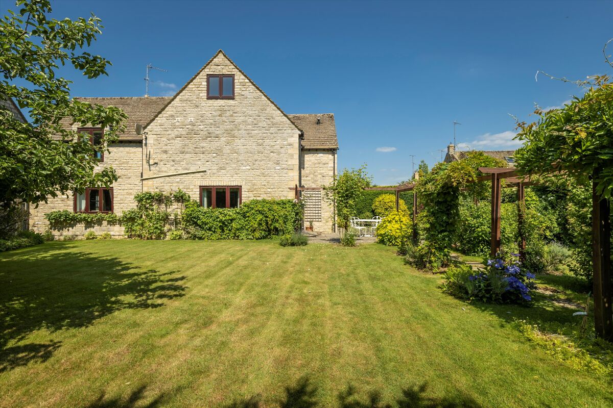 house for sale in Manor Farm Close, Kingham, Chipping Norton
