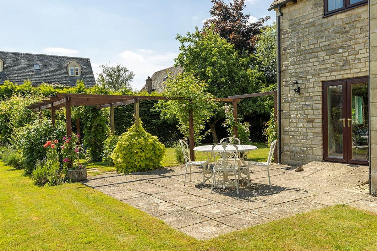 house for sale in Manor Farm Close, Kingham, Chipping Norton