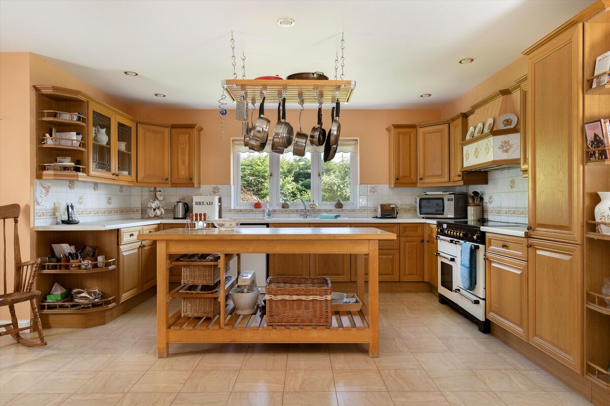 house for sale in Manor Farm Close, Kingham, Chipping Norton