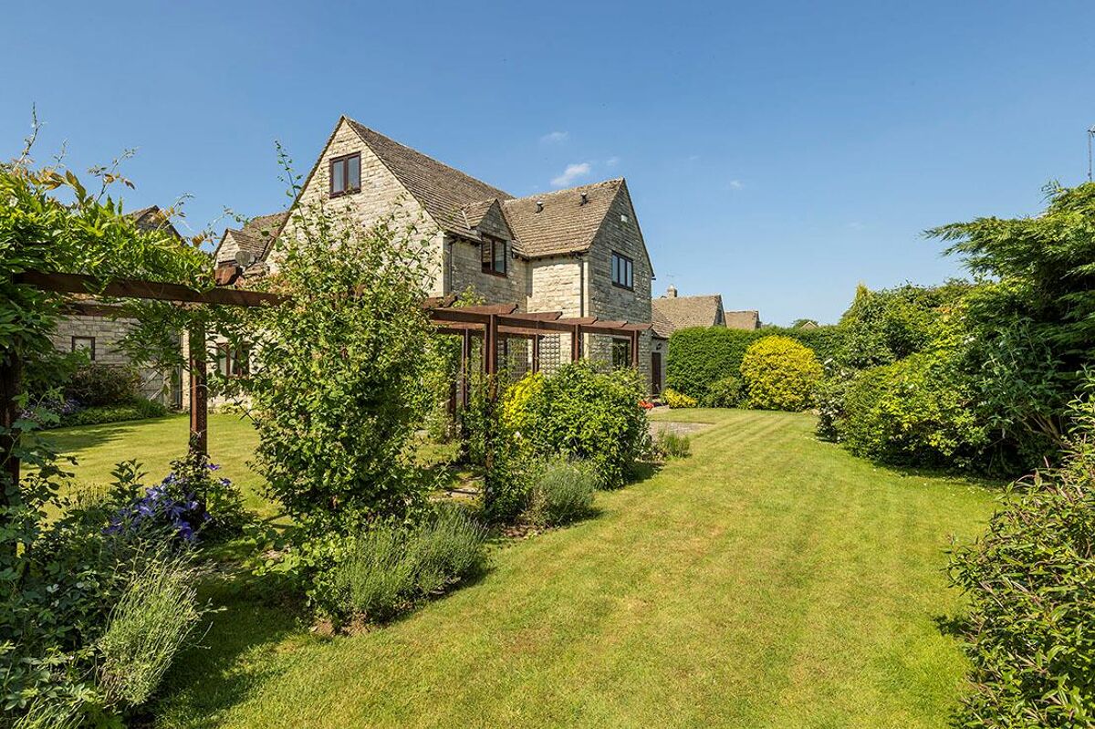 house for sale in Manor Farm Close, Kingham, Chipping Norton