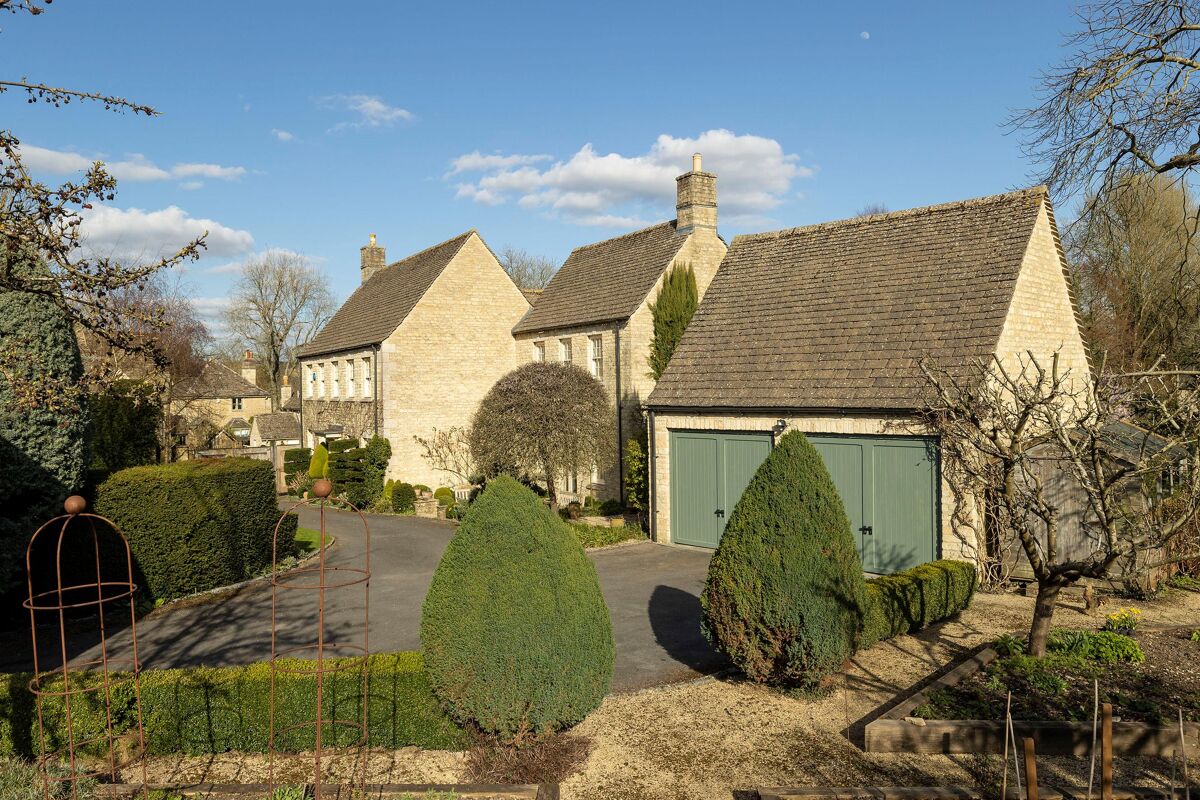 house for sale in Church Lane, Burford, Oxfordshire, OX18 STW012126209 Knight Frank