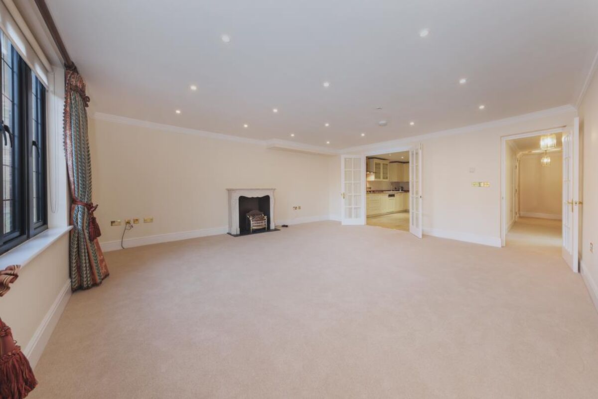 flat for sale in Evesham Road, Stow on the Wold, Cheltenham, Gloucestershire, GL54