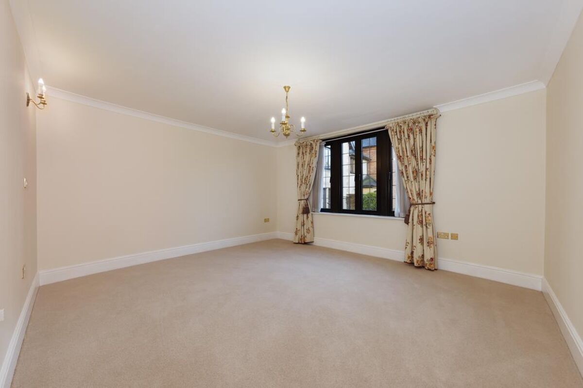 flat for sale in Evesham Road, Stow on the Wold, Cheltenham, Gloucestershire, GL54