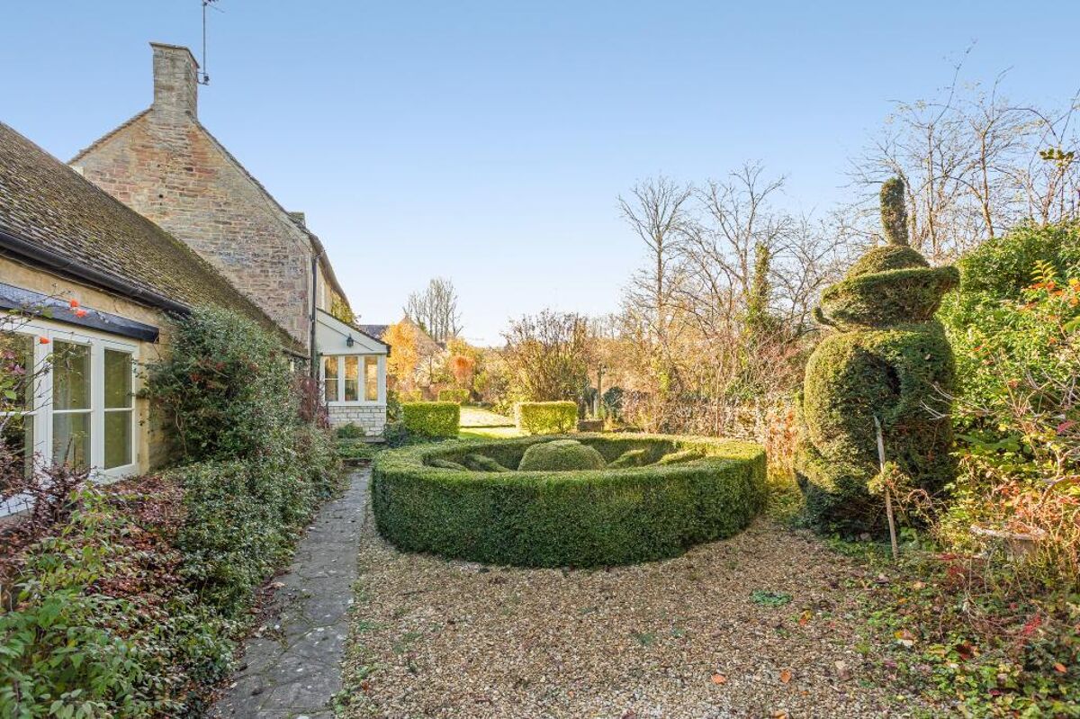 house for sale in Wheelwright House, Long Compton, Warwickshire, CV36 STW012197437 Knight Frank