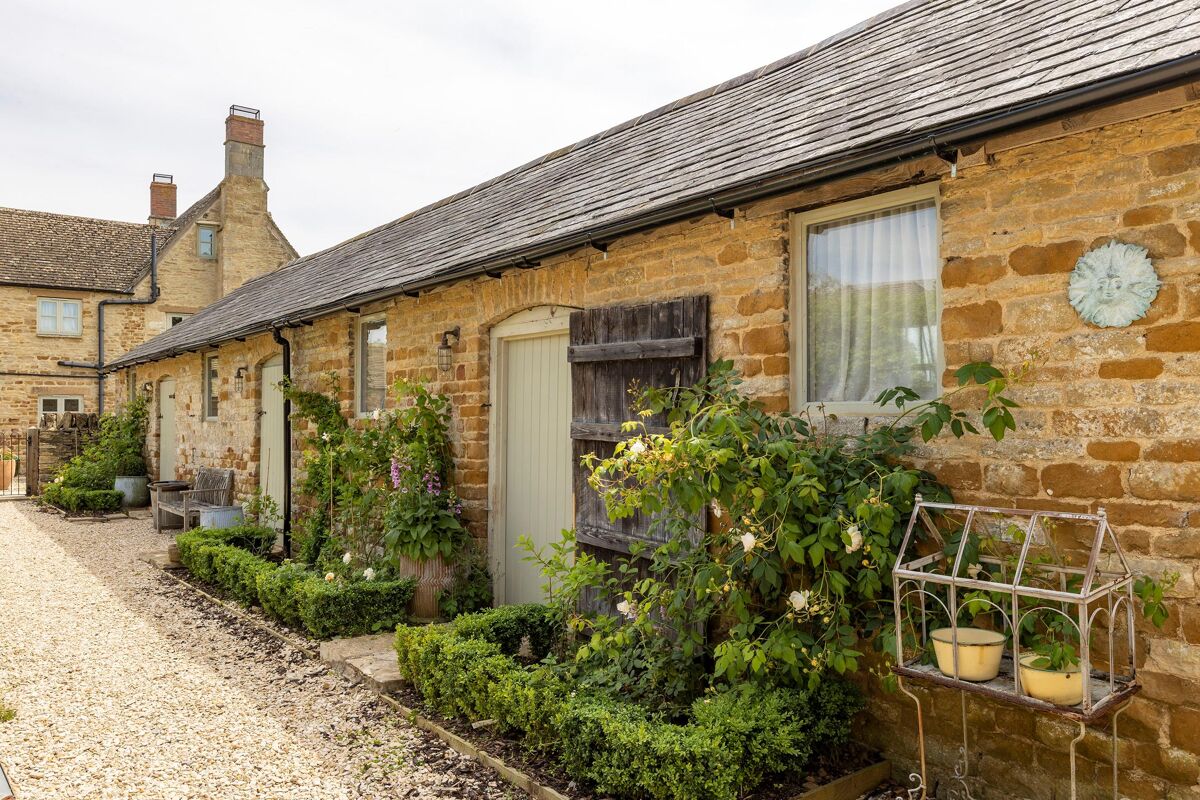 house for sale in Mount Farm, Kingham, Chipping Norton, Oxfordshire, OX7 STW012209658 Knight