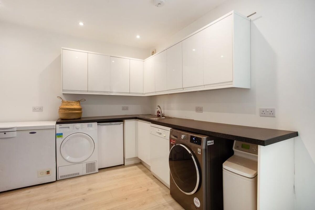 House for sale in BourtonontheWater, Cheltenham, Gloucestershire