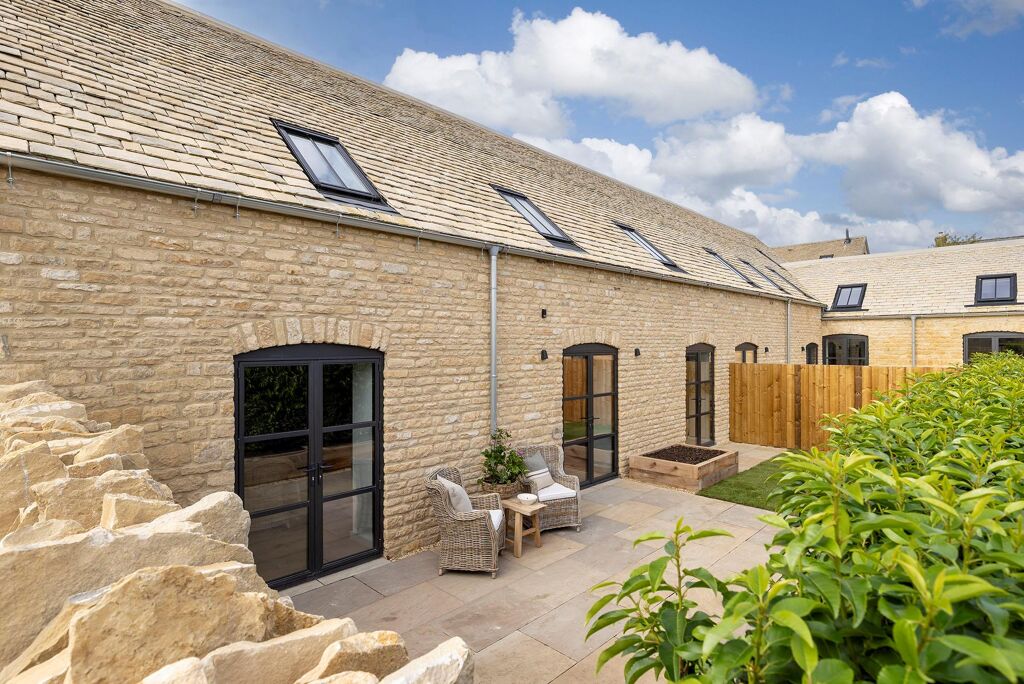 Image of Elm Truss Barn, Mount Place, Churchill, Chipping Norton, Oxfordshire, OX7