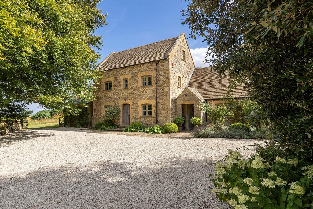 Image of The Old Stables, Roel Hill Farm, Hawling, Cheltenham, Gloucestershire, GL54