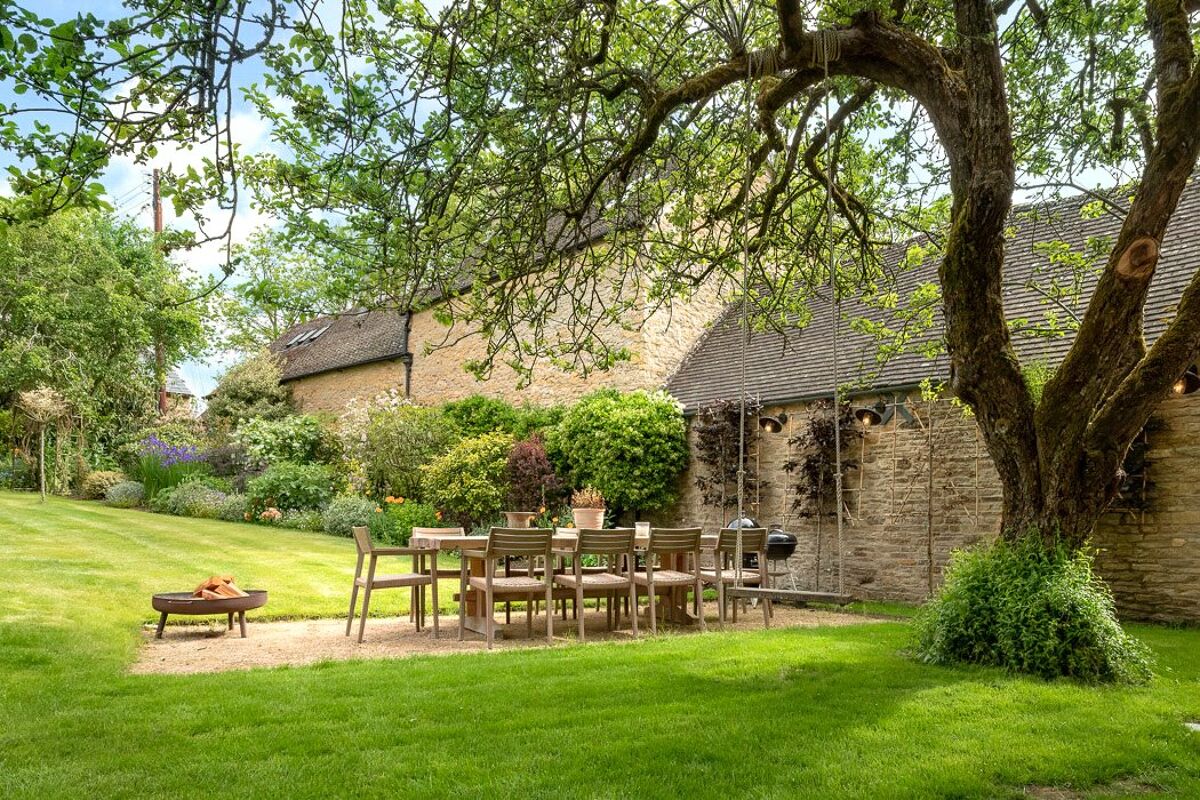 house for sale in Upper Slaughter, Cheltenham, GL54 STW190085