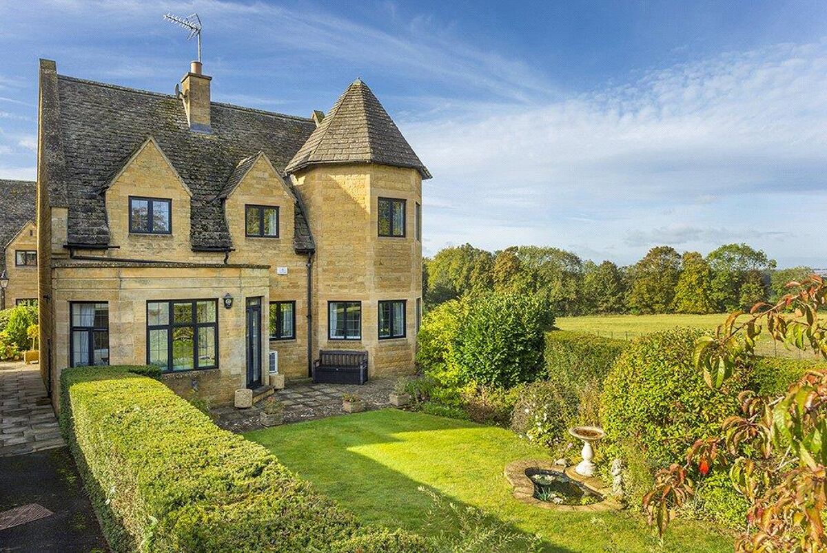 house for sale in Newlands Court, Stow on the Wold, Cheltenham