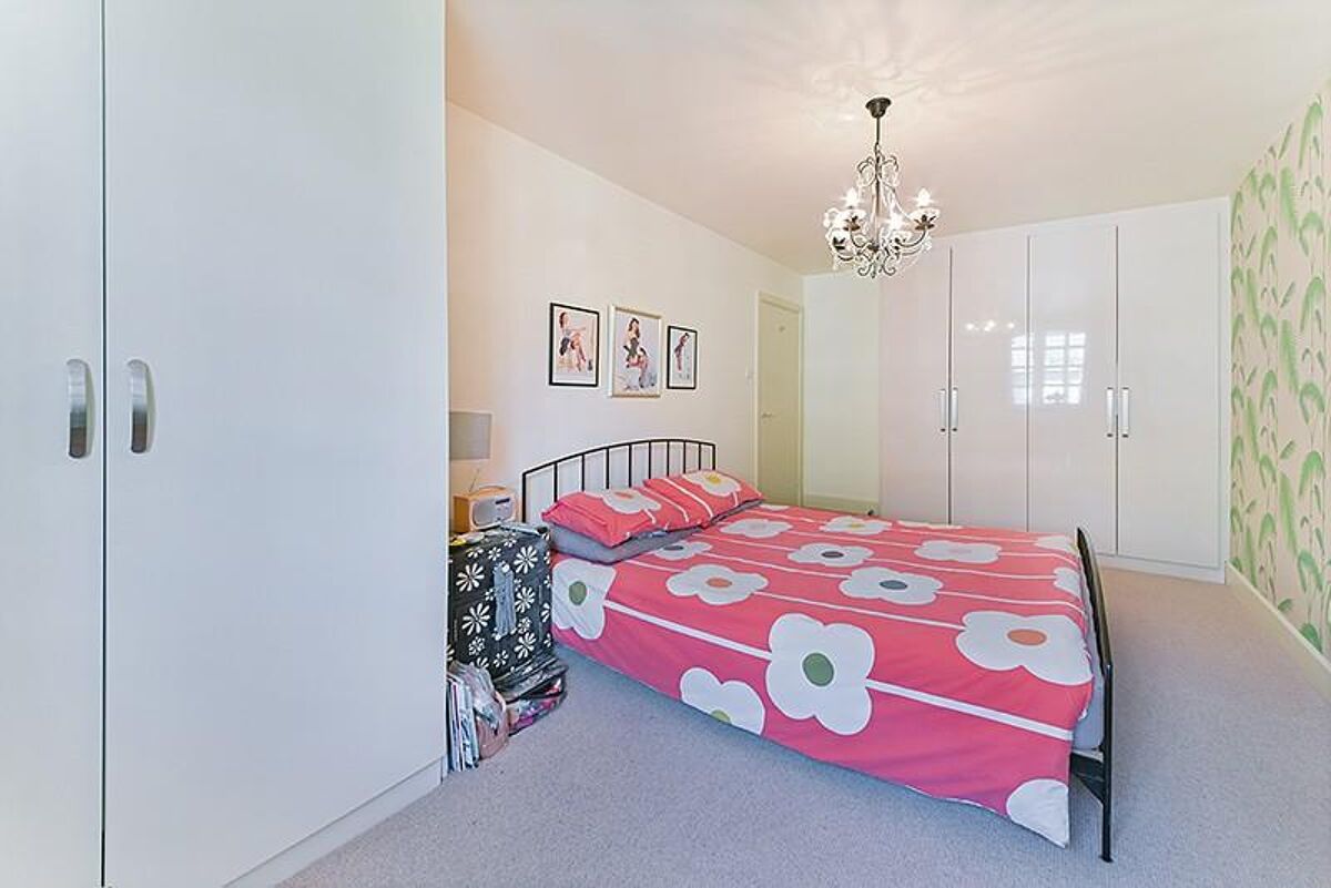 flat to rent in Lion Court, Shand Street, London, SE1 TBQ012137302