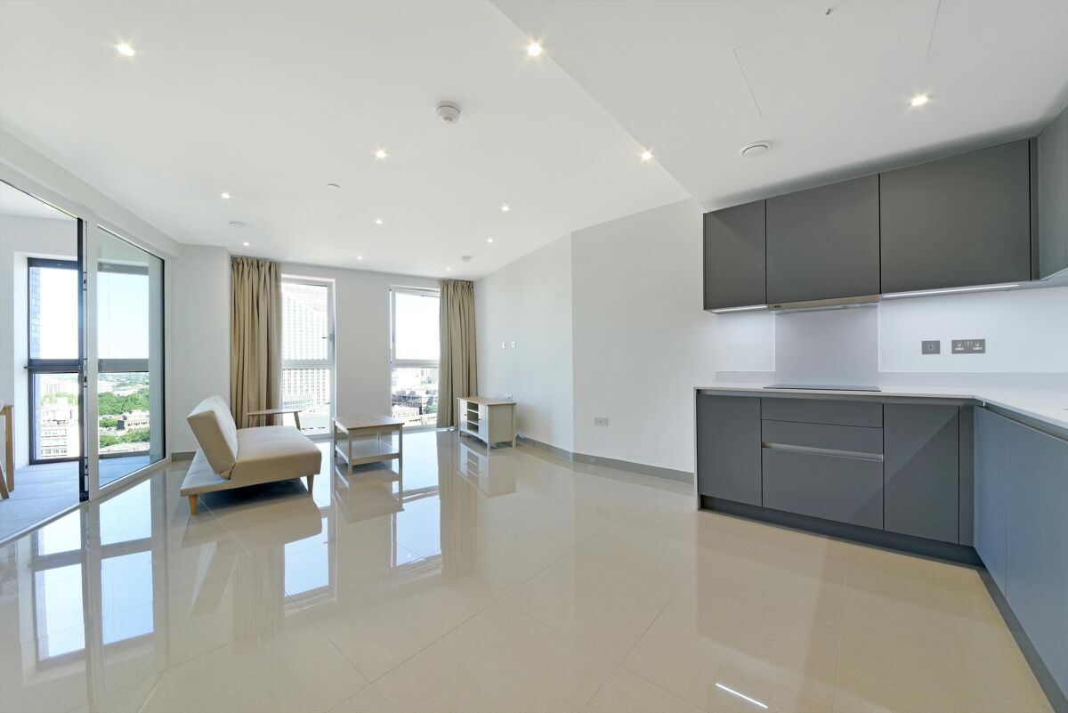 flat to rent in Conquest Tower, 130 Blackfriars Road, London, SE1
