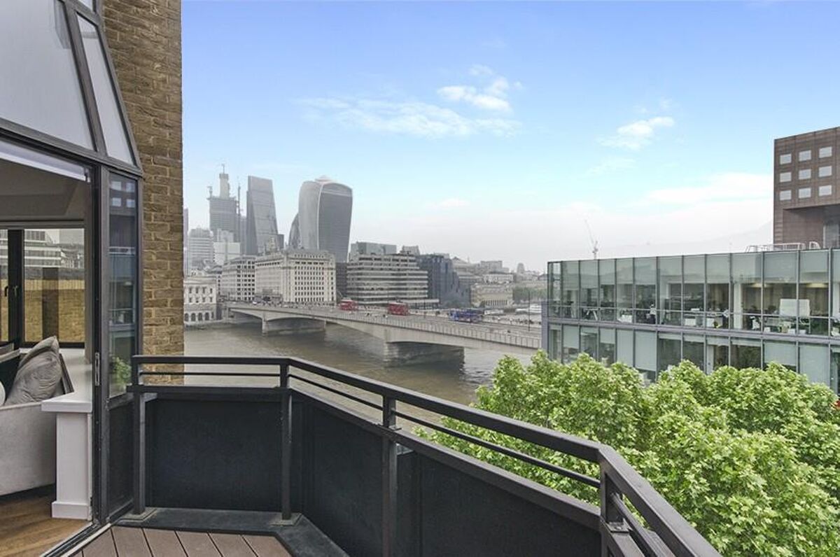 flat to rent in Montague Close, London Bridge, London SE1