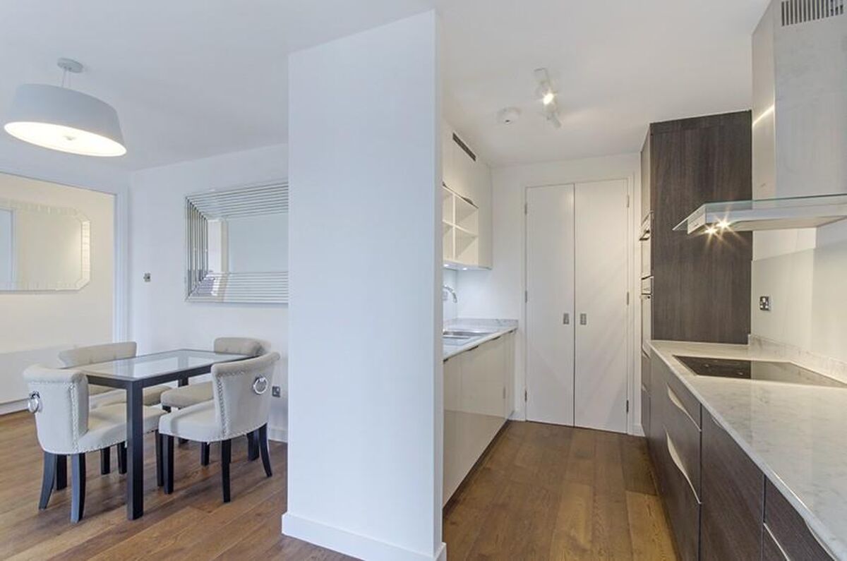 flat to rent in Montague Close, London Bridge, London SE1