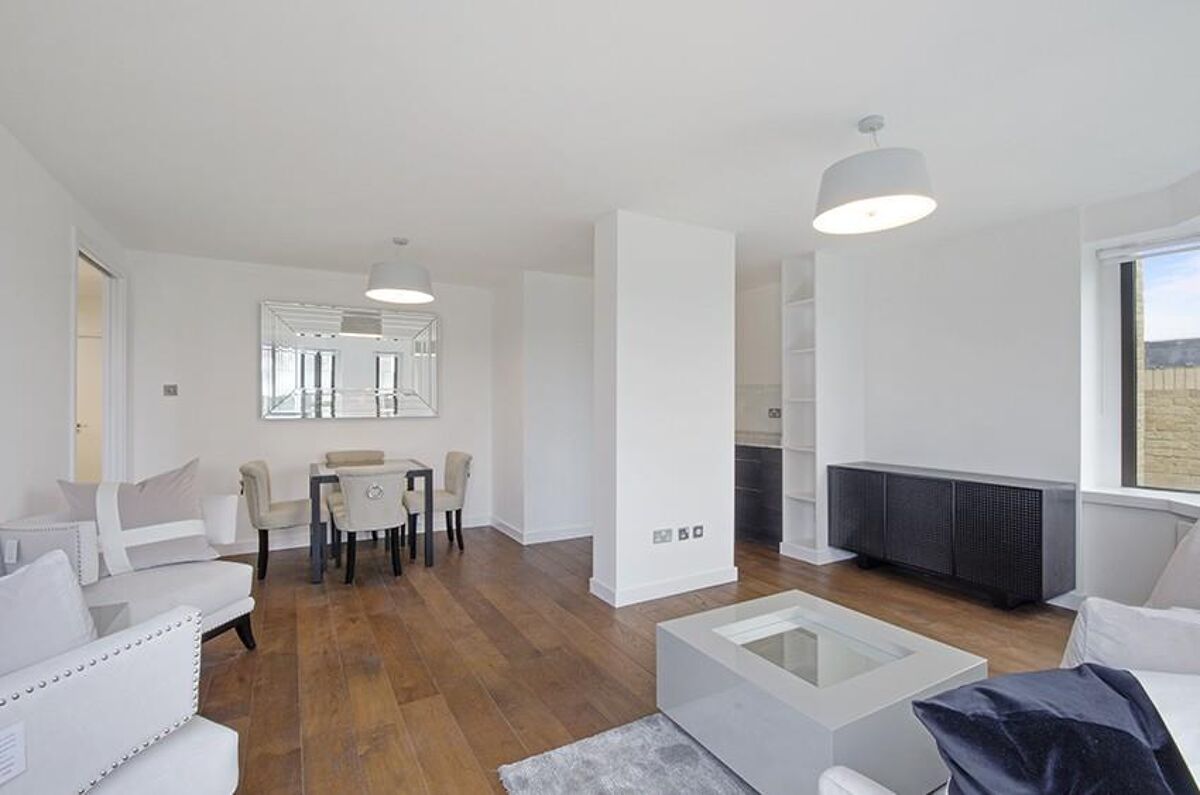 flat to rent in Montague Close, London Bridge, London SE1