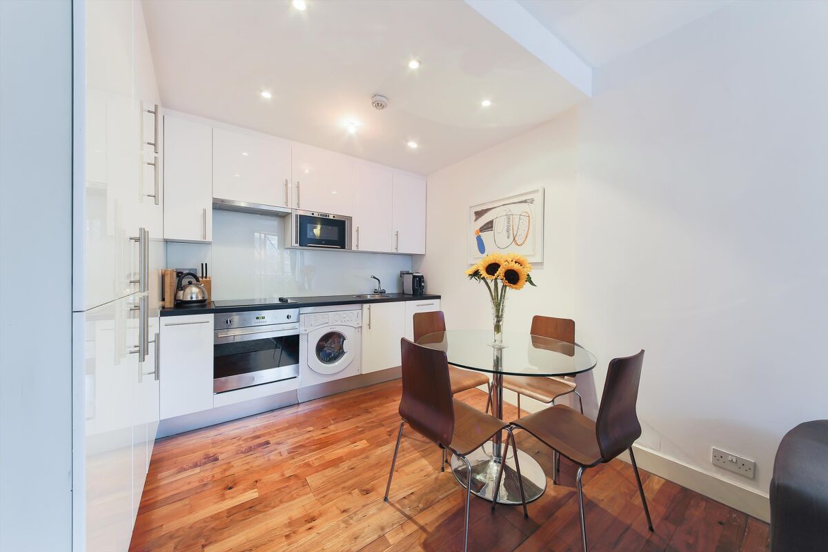 flat to rent in Queen Elizabeth Street, Shad Thames, London, SE1