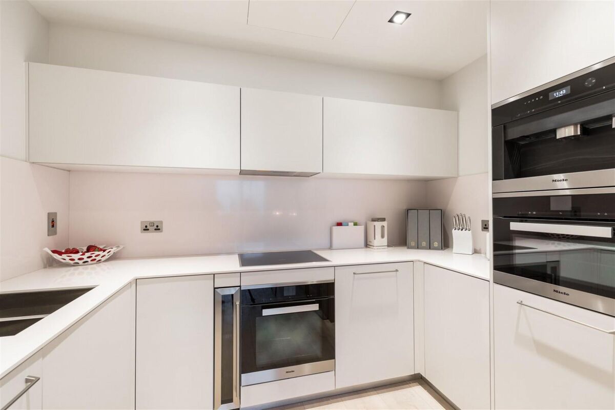 flat to rent in Chatsworth House, Duchess Walk, One Tower Bridge