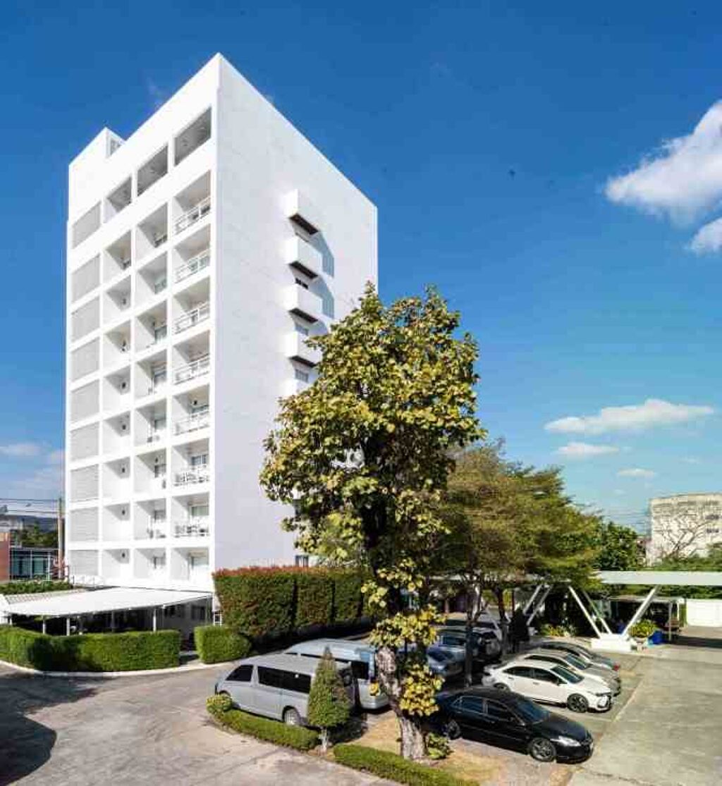 Image of Prime Freehold Office & Land for Sale at Phattanakarn 40