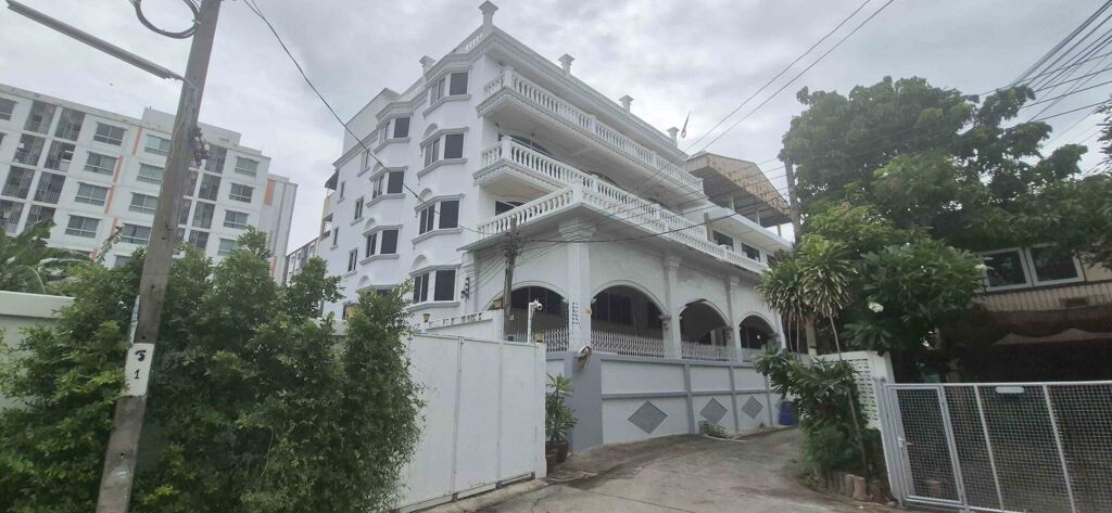 Image of Phutabucha Avenue, Rama 2 Road, Bangkok