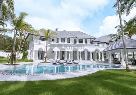 Picture of 5 bedroom villa for sale.
