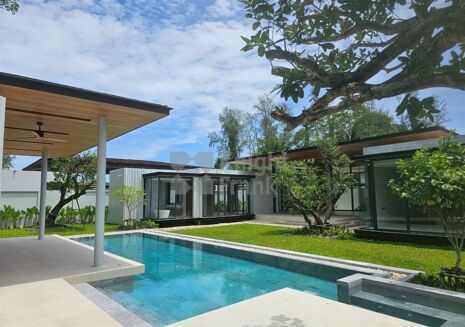 Picture of 4 bedroom villa for sale.