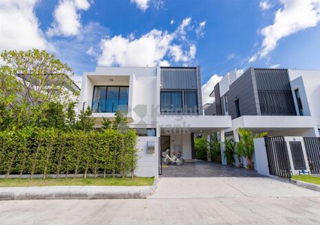 Picture of 5 bedroom villa for sale.