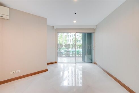 Picture of 3 bedroom condominium for sale.
