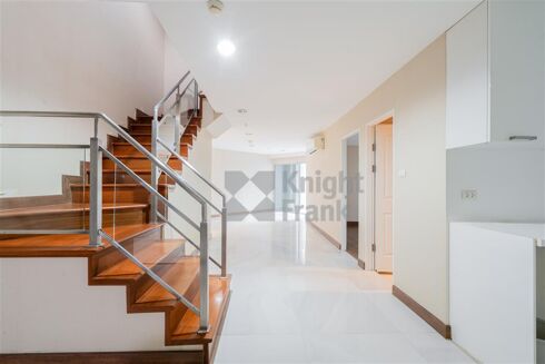 Picture of 3 bedroom condominium for sale.