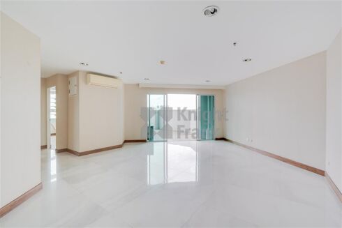 Picture of 5 bedroom condominium for sale.