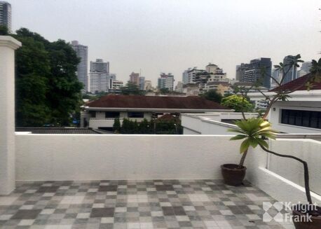 Picture of 3 bedroom townhouse for sale.