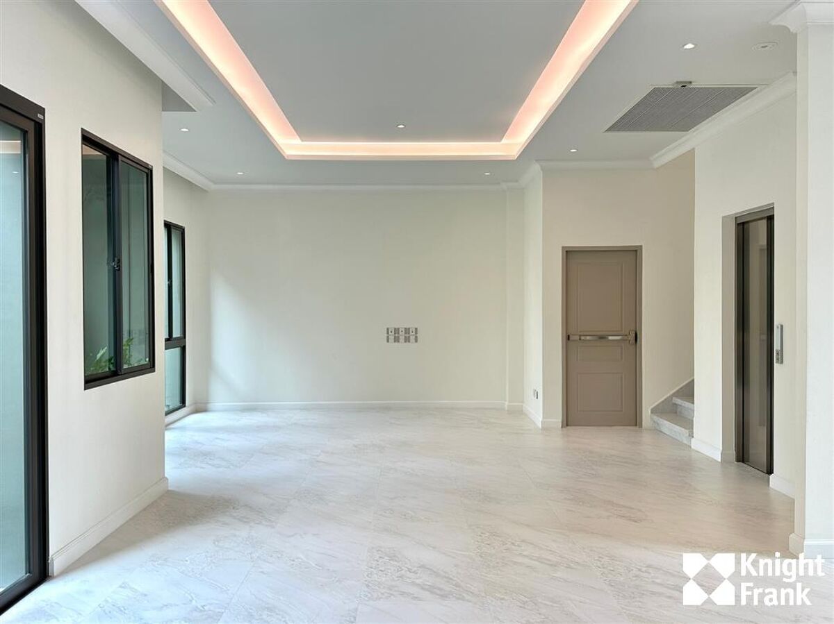 house for sale in Ekamai, Lavista Prestige Village, 420 sq.m