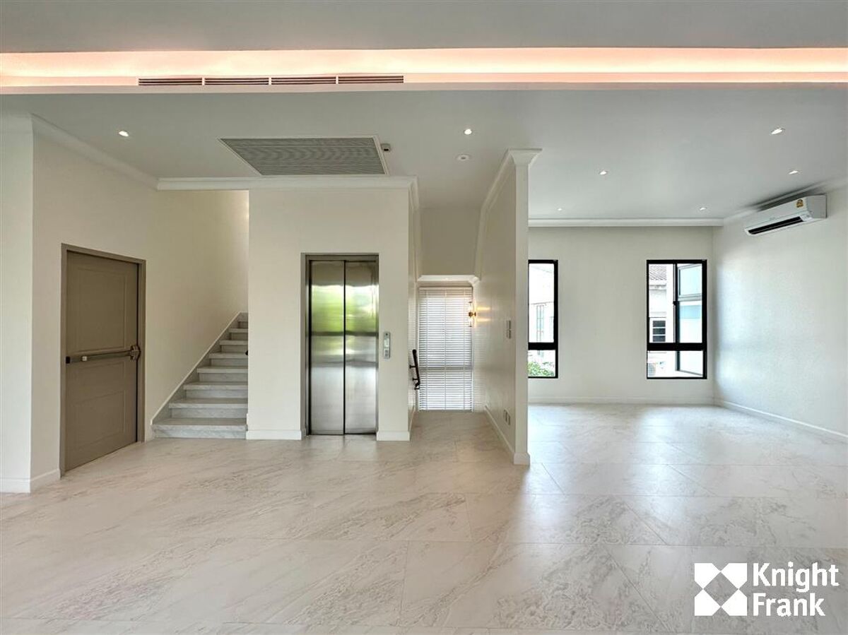 house for sale in Ekamai, Lavista Prestige Village, 420 sq.m