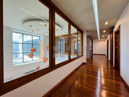Picture of 9 bedroom house for sale.