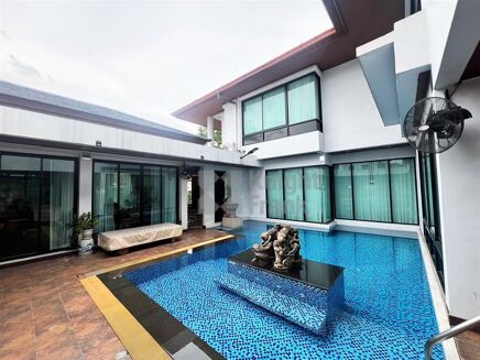 Picture of 6 bedroom house for sale.