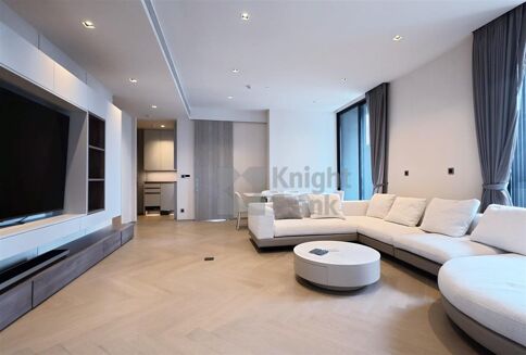 Picture of 4 bedroom condominium for sale.