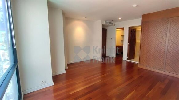 Picture of 3 bedroom condominium for sale.