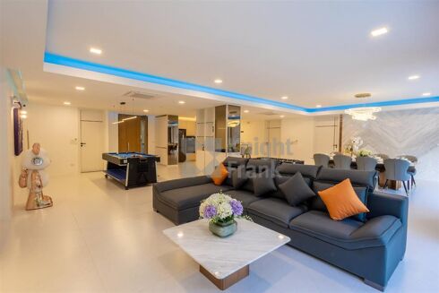 Picture of 3 bedroom condominium for sale.