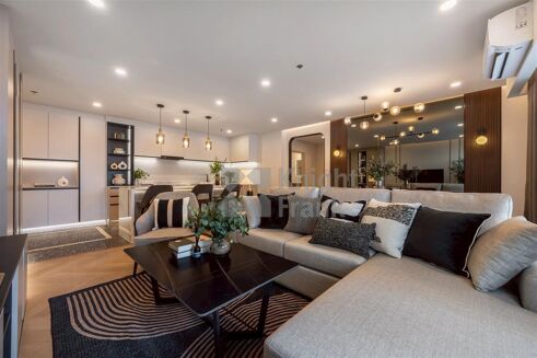 Picture of 4 bedroom condominium for sale.