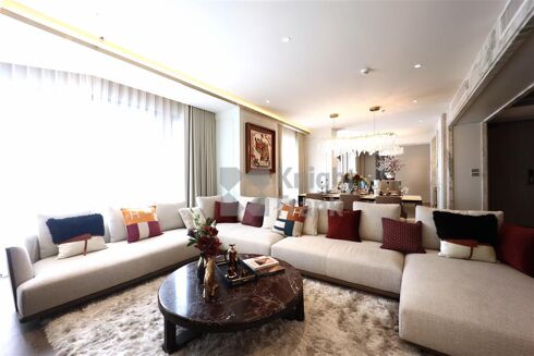Picture of 3 bedroom condominium for sale.