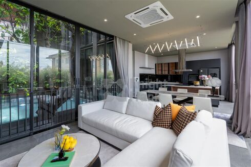 Picture of 4 bedroom house for sale.