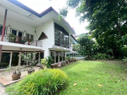 Picture of 4 bedroom house for sale.