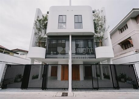 Picture of 3 bedroom house for sale.