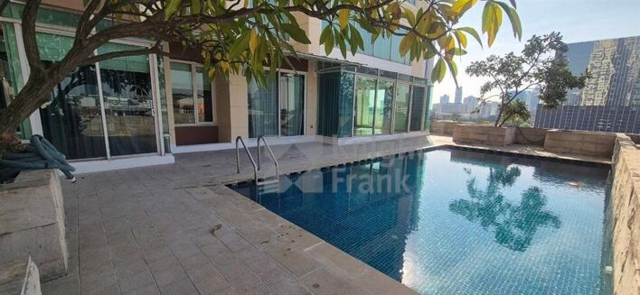 Picture of 3 bedroom condominium for sale.